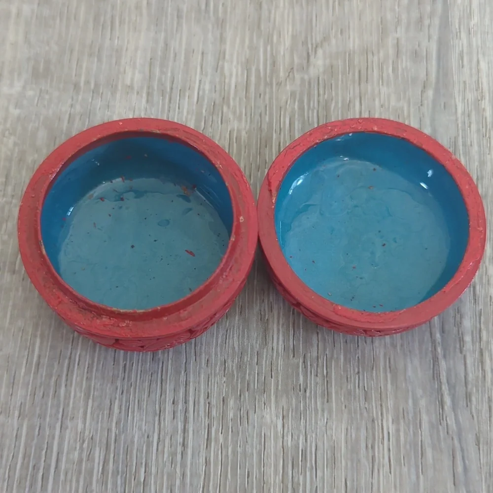 Vintage Chinese Cinnabar Carved Trinket Pill Box